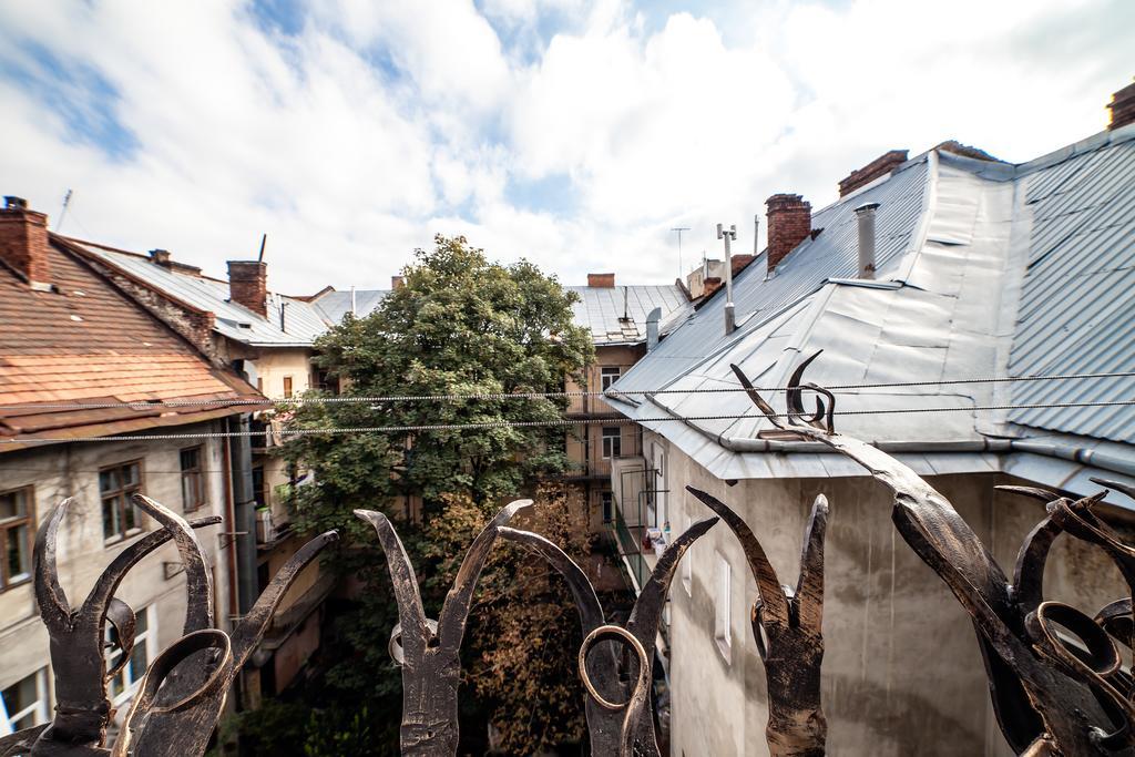 Park Plus Hostel Lwów Zewnętrze zdjęcie